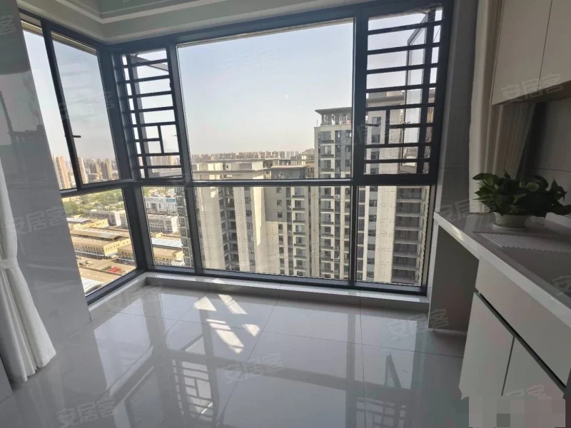 降价了，风和日丽，精装三房两卫，单价5400+，全新装修，送车位，双书包，凤凰层