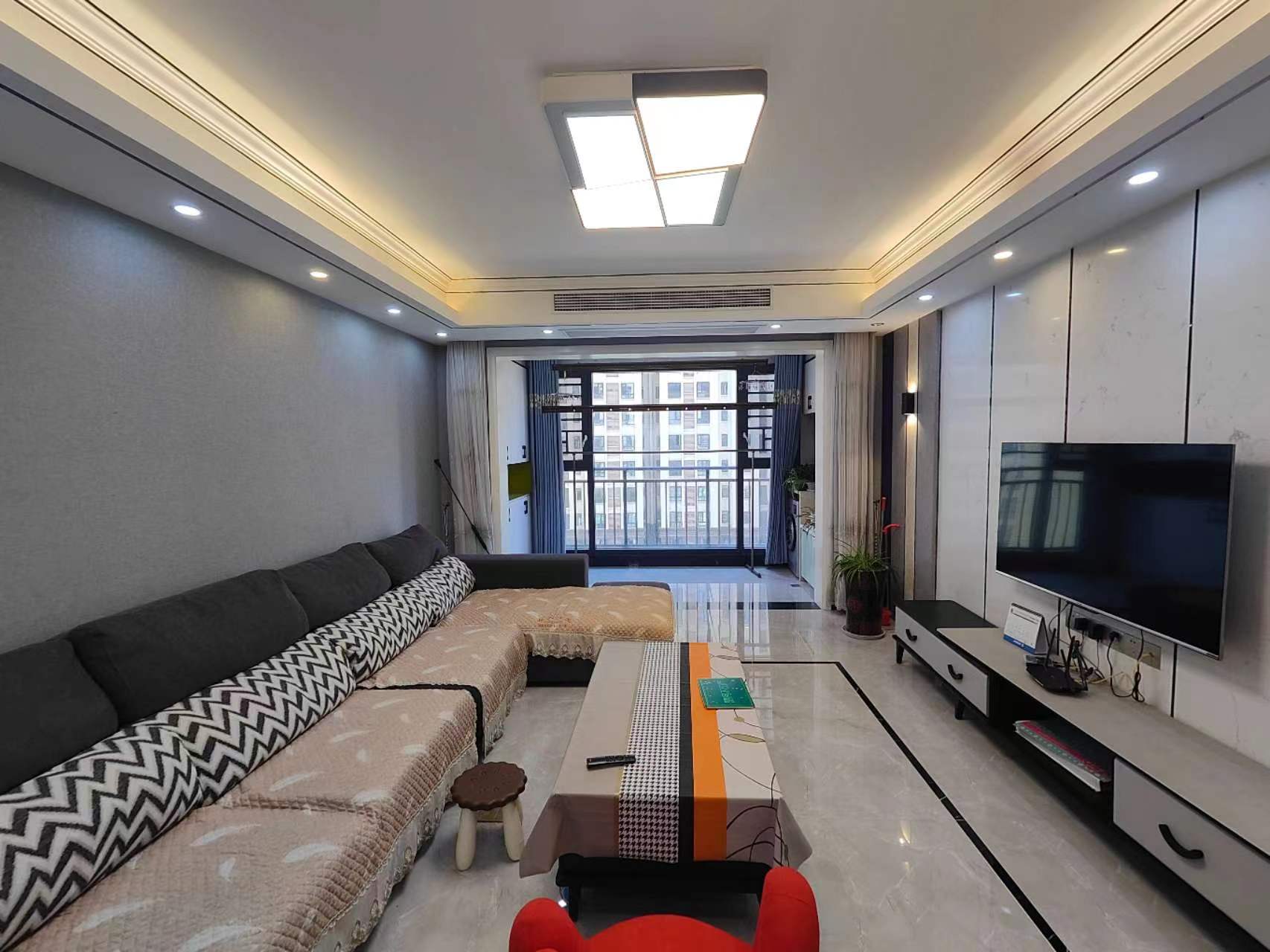 和合国际城精装大三房，边户南北通透 户型方正，采光通风蛮好！