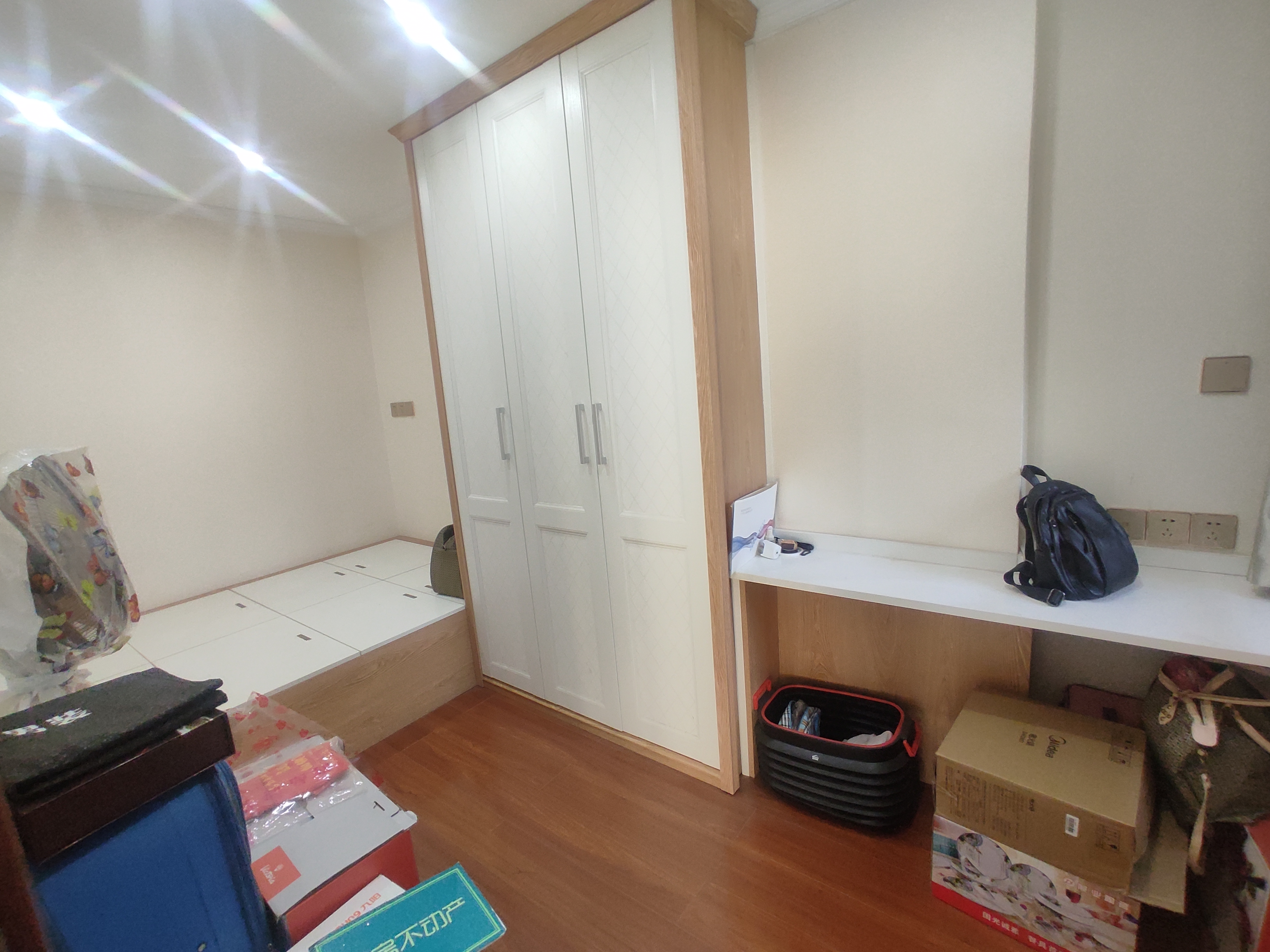 新城一号电梯洋房一梯一户装修好大平层环境优美南北通透证件满二