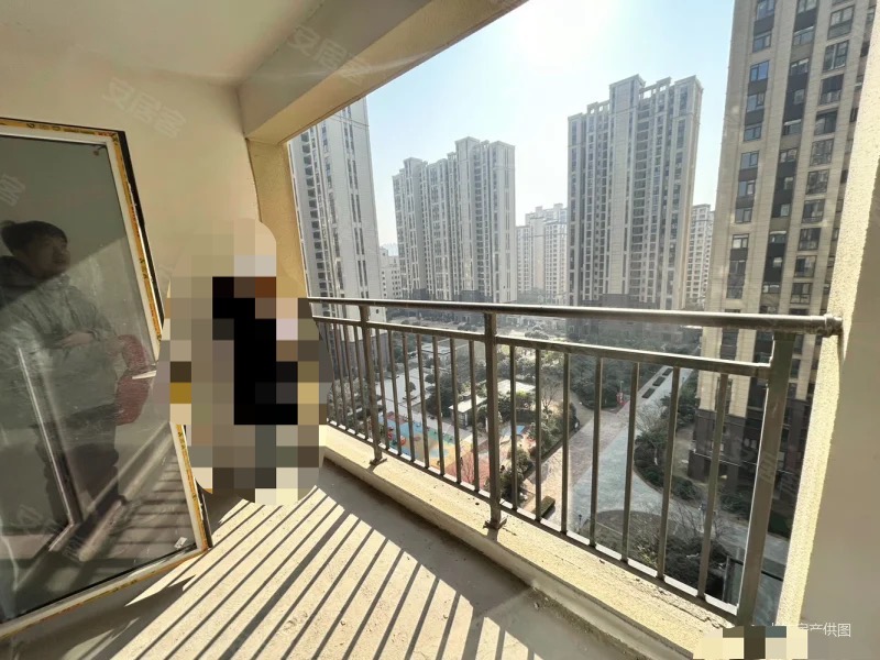 275，急售，蓝天新城，纯东边户。单价5200，中间好楼层，11楼，大三房，南北通透！