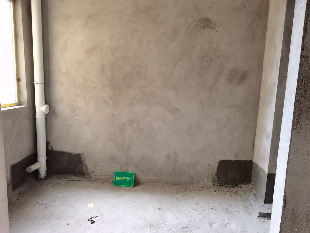 蓝天新城高档小区毛坯三房小区环境优雅诚意出售！