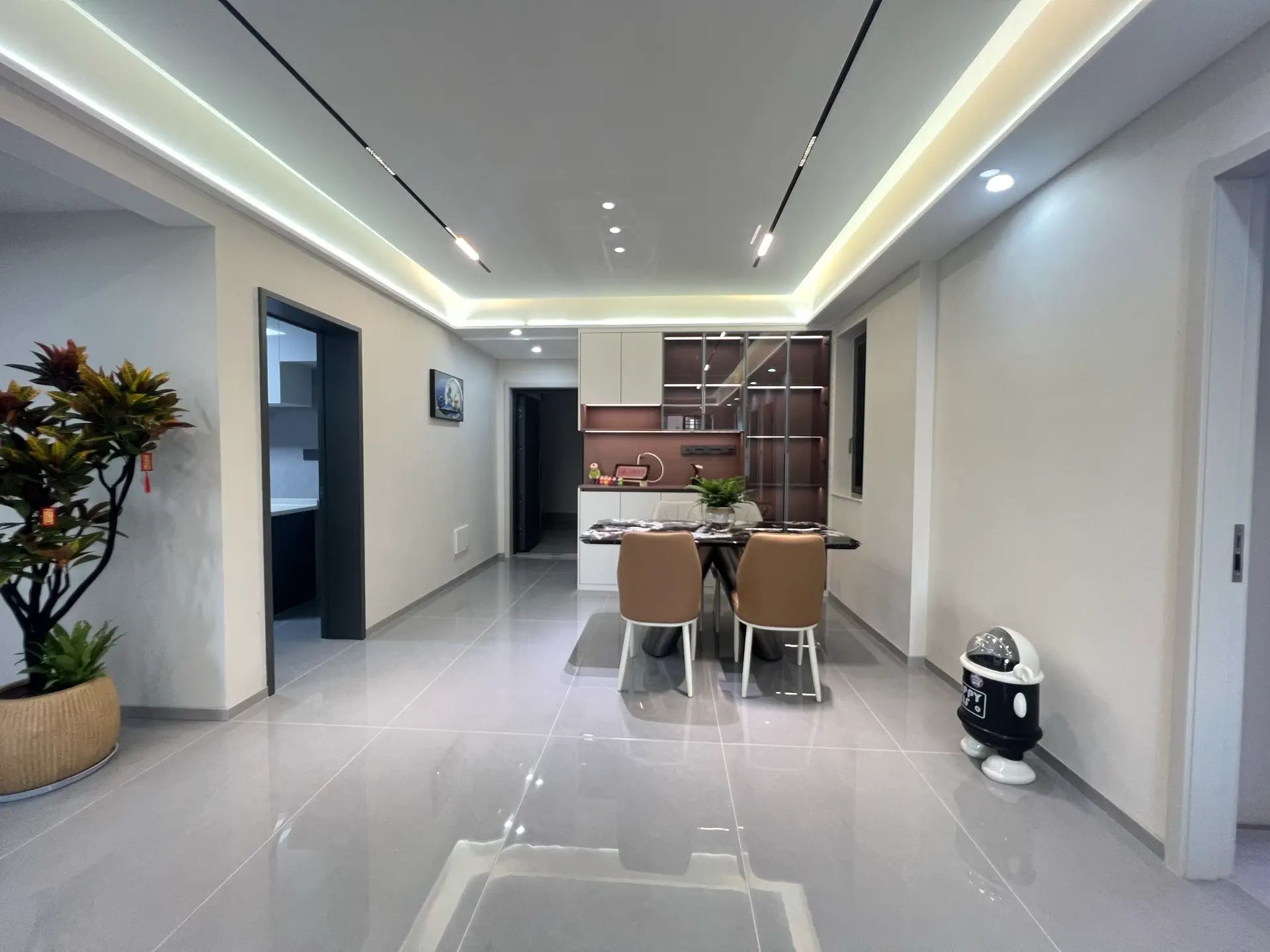 二中‮小二‬对面，森林国际，新全‬装修‮房三‬两卫，​电梯9楼，证满二，拎包‬入住