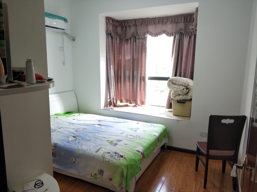 博雅世家，职院对面，步梯3楼，满二，诚心出售