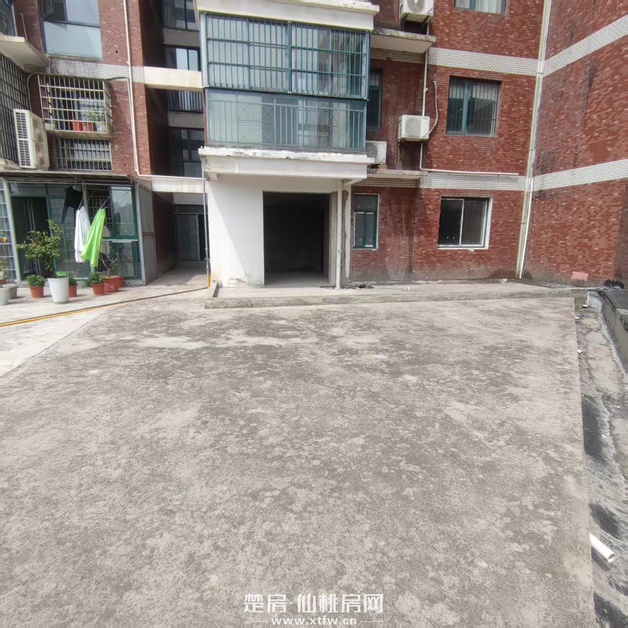 电梯毛坯3仟每平送100平露台