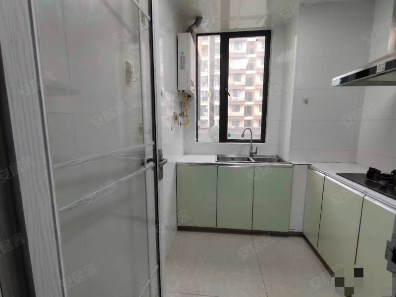 吾悦旁，荣怀61平，边户经典两房，两梯四户，小高层南北双阳台，证满二