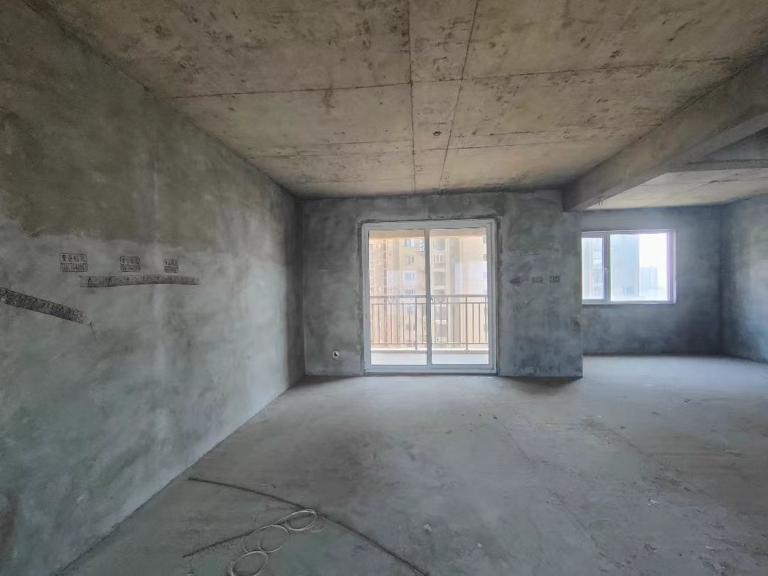 锦绣江山.毛坯边户三房两卫.证件满二.看房方便