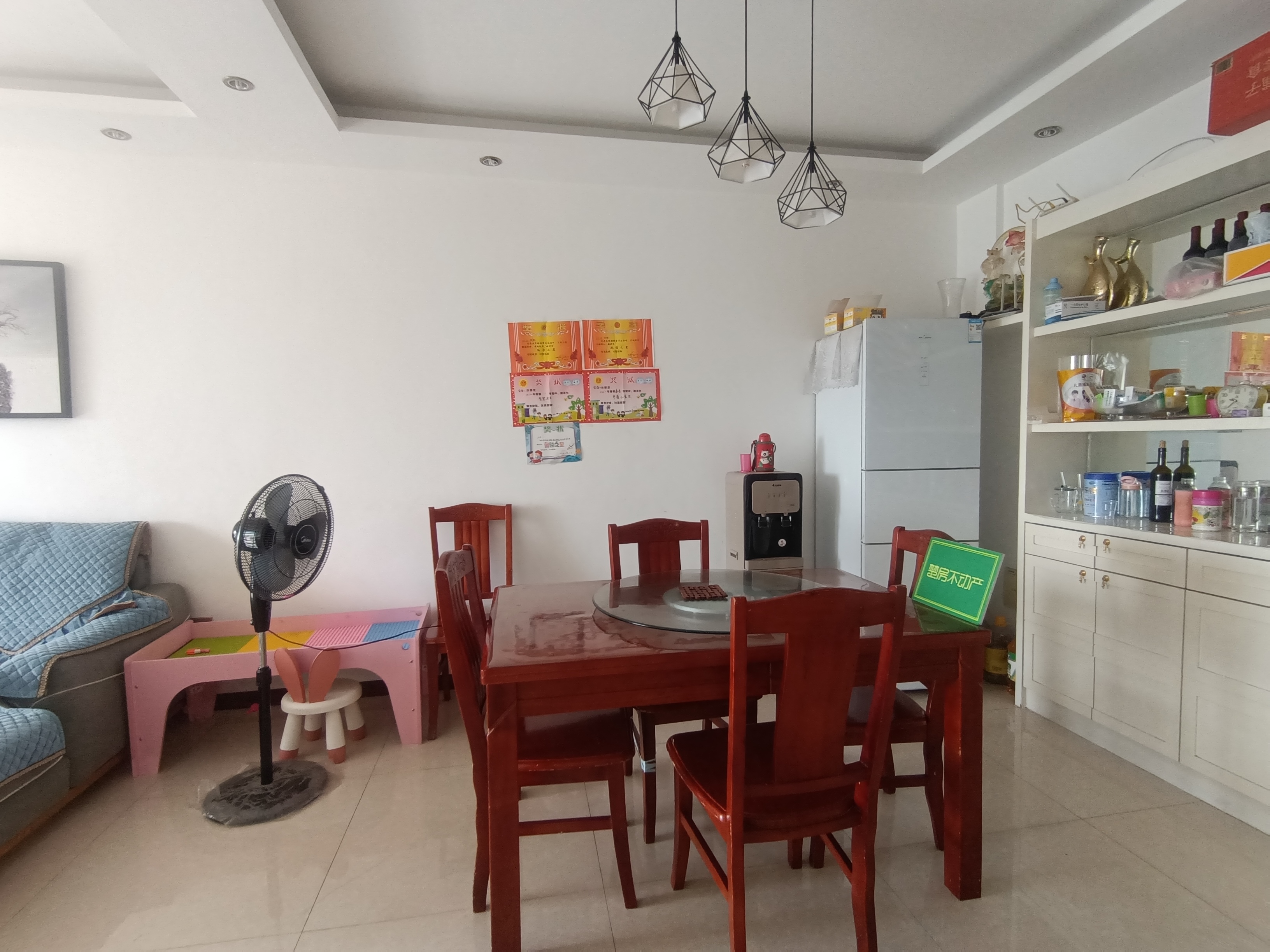 时代广场车站旁精装三房下楼菜场方便狠诚意出售