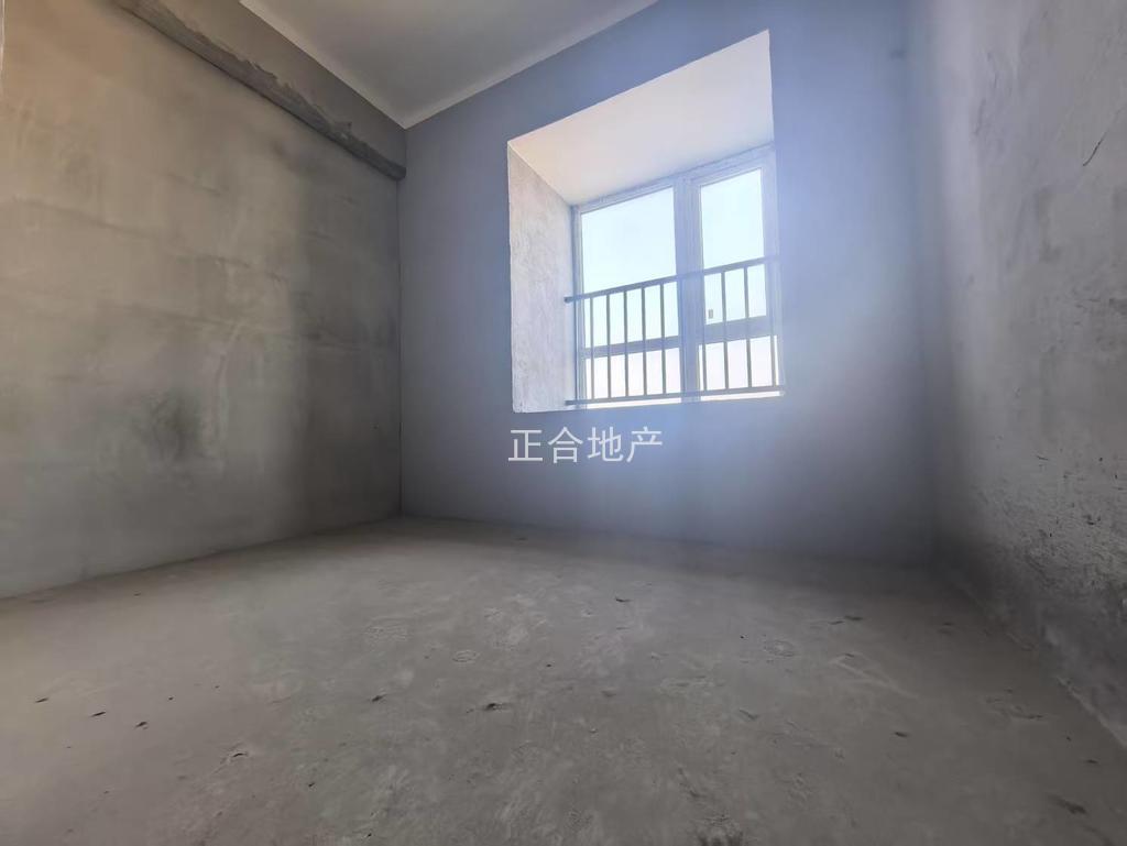 诚心出售，森林国际城，毛坯4室2厅2卫，电梯好楼层，证满二，采光视野好，