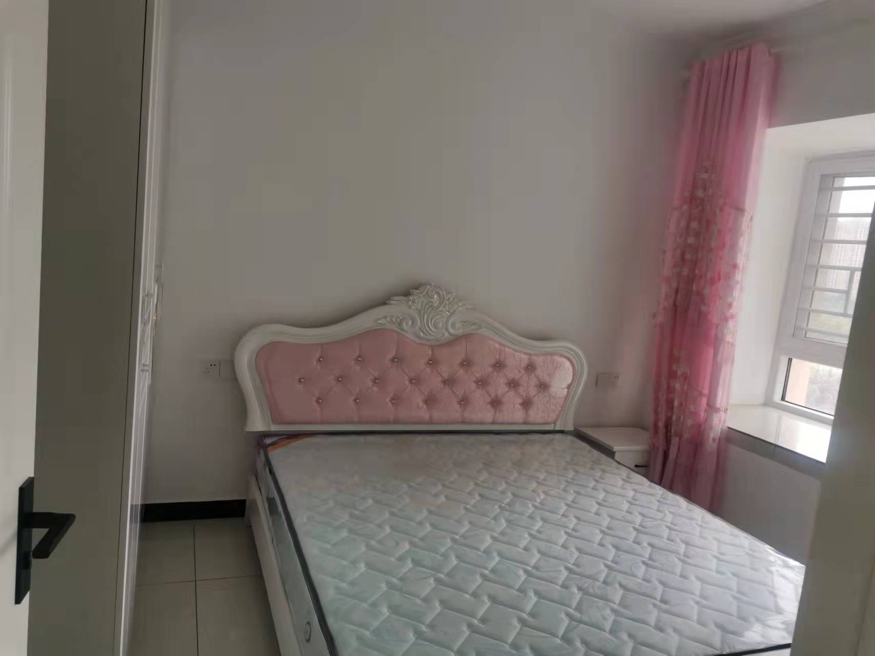 南国明珠 三房两个卫生间 家电齐全 出租