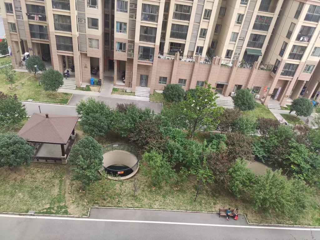 急售南国明珠精装修四室总价才83万满二看房方便