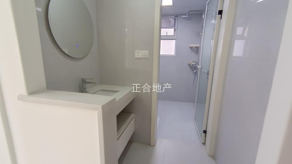 满庭春七期，次新小区，中间好楼层16楼，东边户，业主自装，一天未住，全屋奶油风，