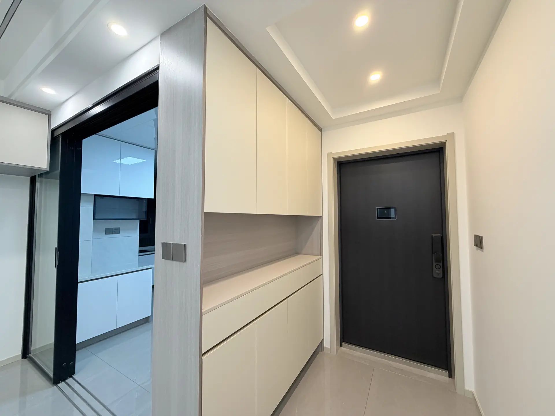 诚心出售，城南，南国明珠，‮主业‬自装，精装‮房三‬两卫，证满二