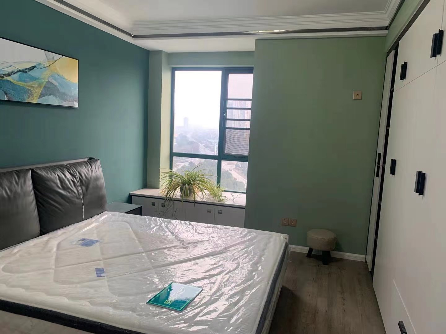 新城一号五期全新装修一天未住大三房诚意出售