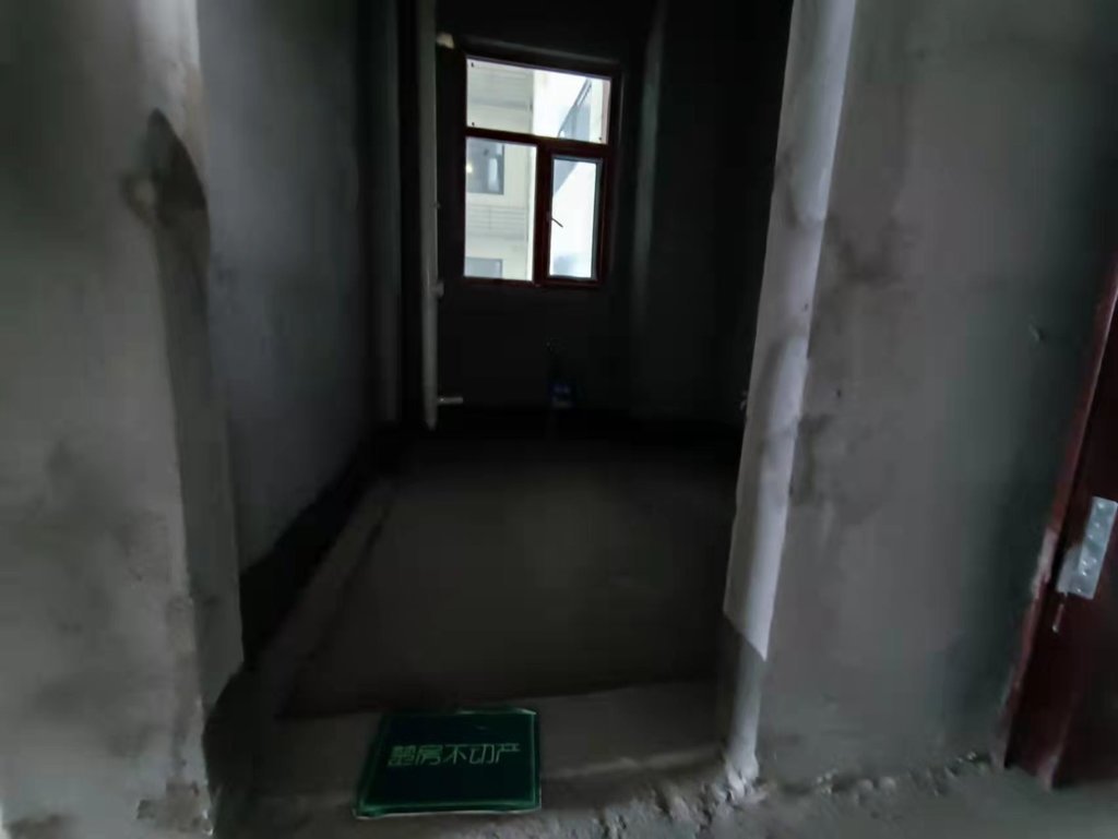 风和日丽.毛坯三房.下楼就是學笑.看房方便