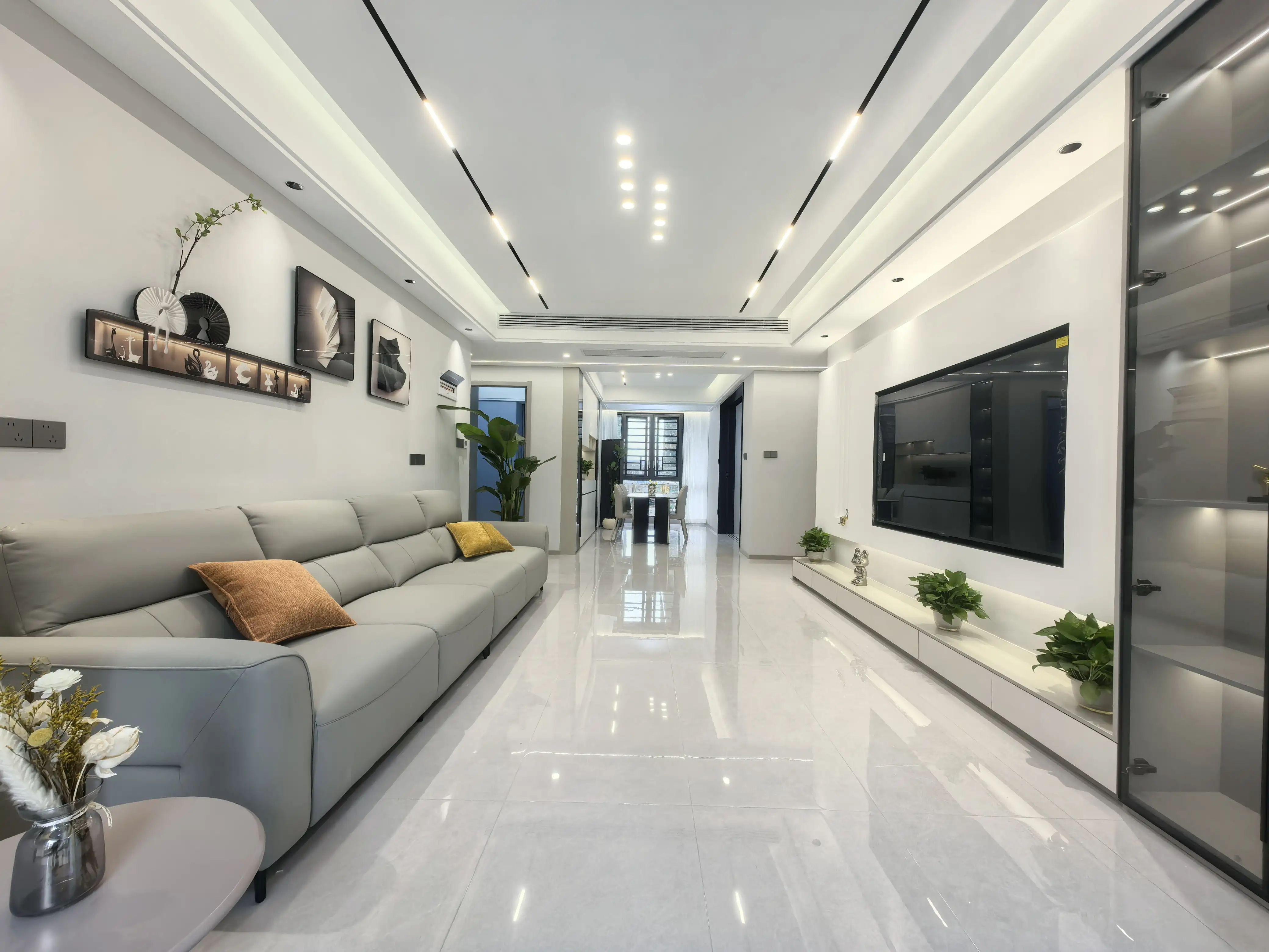 风和日丽。全新未住，精装四房，送车位