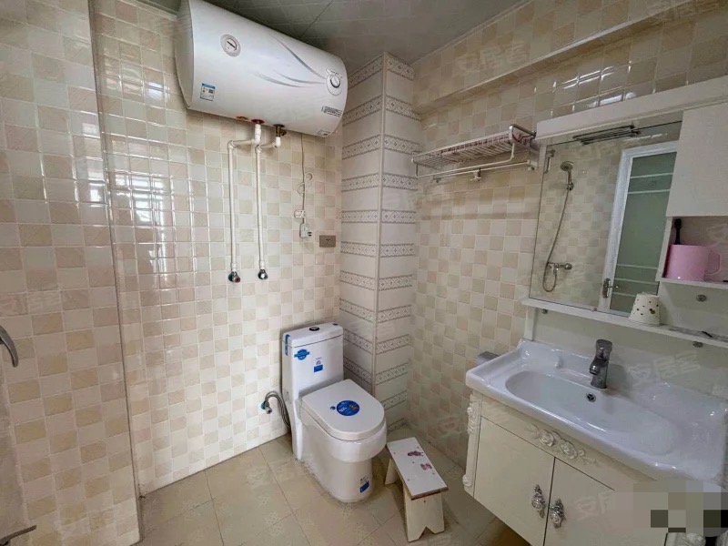 降价了，亏本急售，一中对面，电梯精装3房，单价4100，成色新！中间楼层，拎包入住