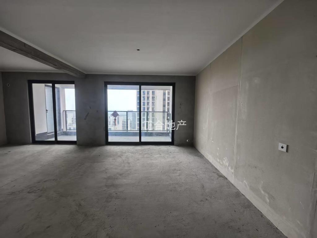 吾悦华府，4房2卫现房，中间好楼层东边户21楼，带车位，房东靠谱急卖，承担一半过户费，