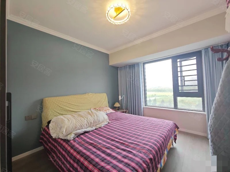 城南，蓝天新城，精装三房，边户，装修成色新，诚心出售，