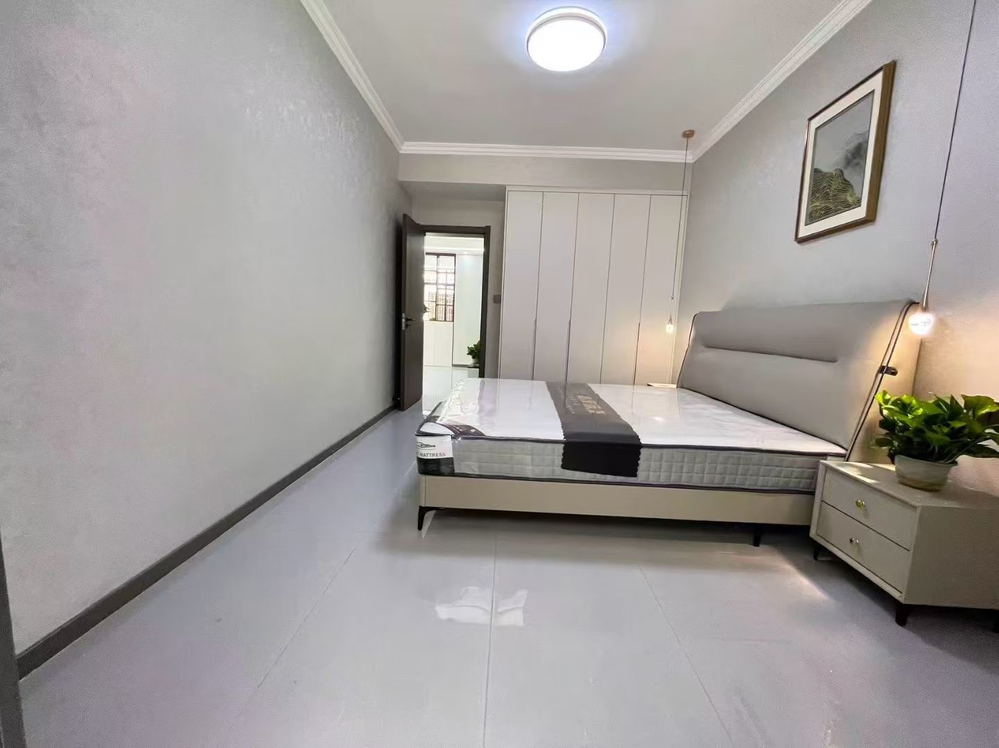 武商附近，步梯一楼，精装三房两卫，带院子，满五，全新装修，老证