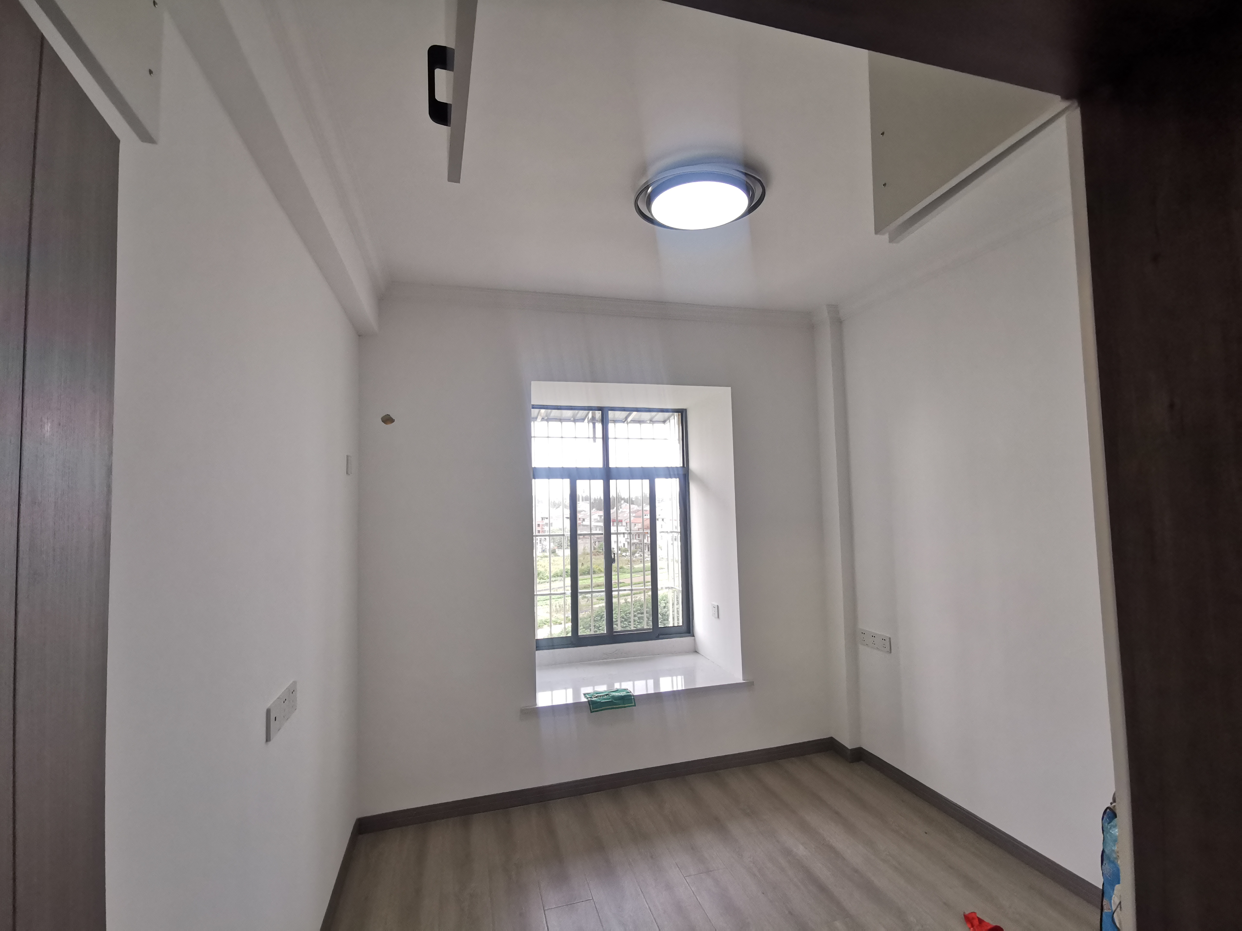 水云间大型社区阳光充足精装楼简约大气的江景房