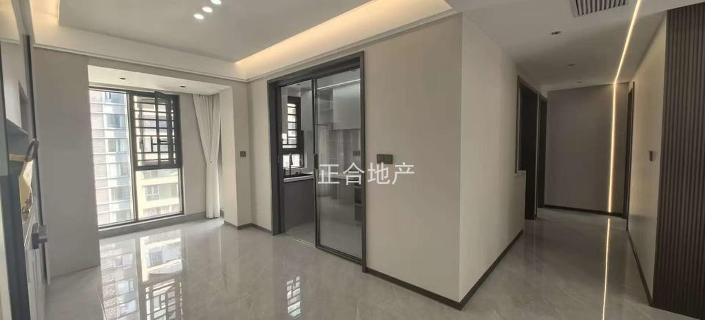 蓝‮花天‬园一‮一梯‬户，精装三房，地暖+中央空调，一‮未天‬住，小高层电梯12楼，双阳台