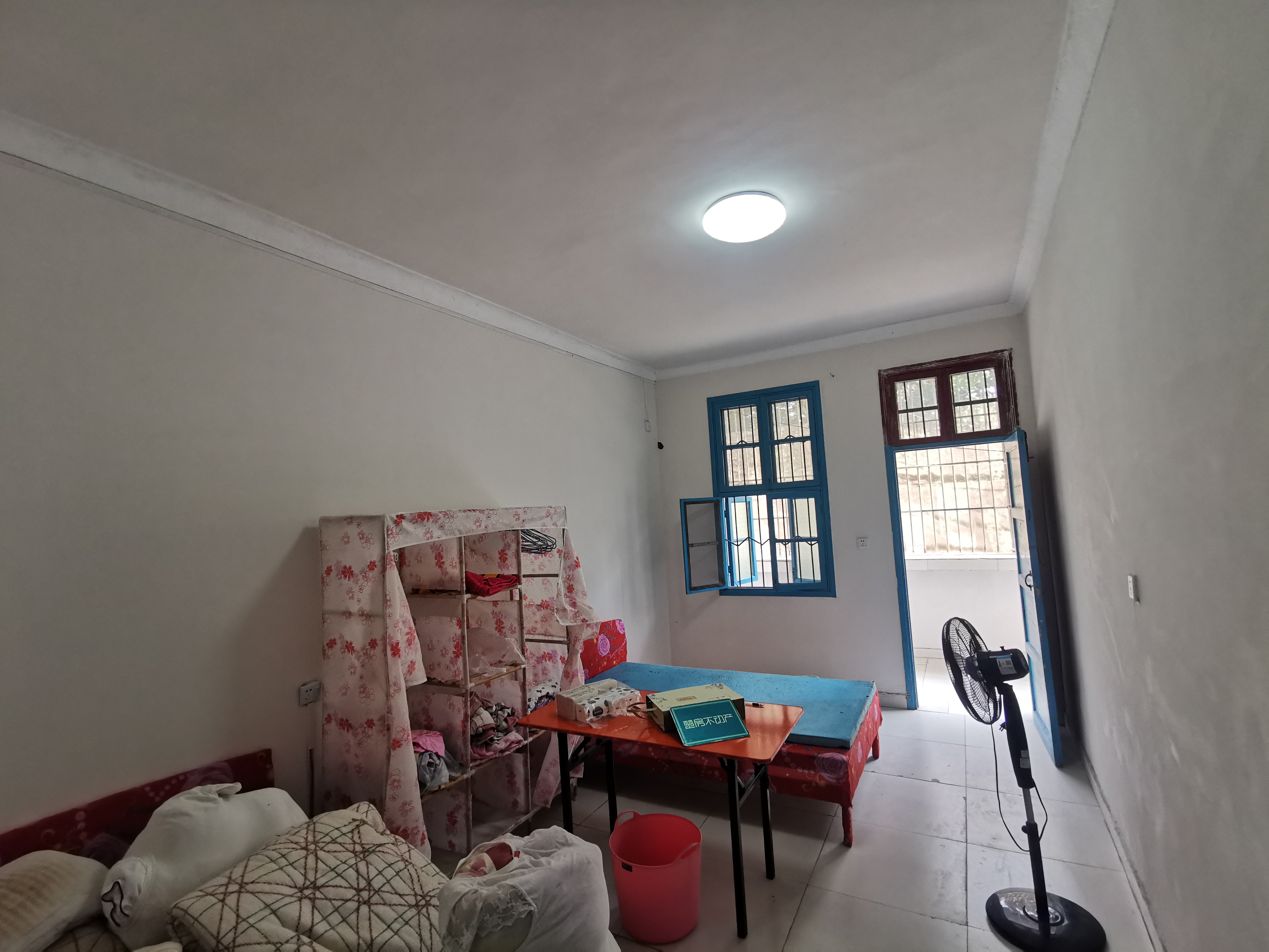 仙桃中学旁教工宿舍 自住都可以好楼层三室两厅看房方便价格可谈