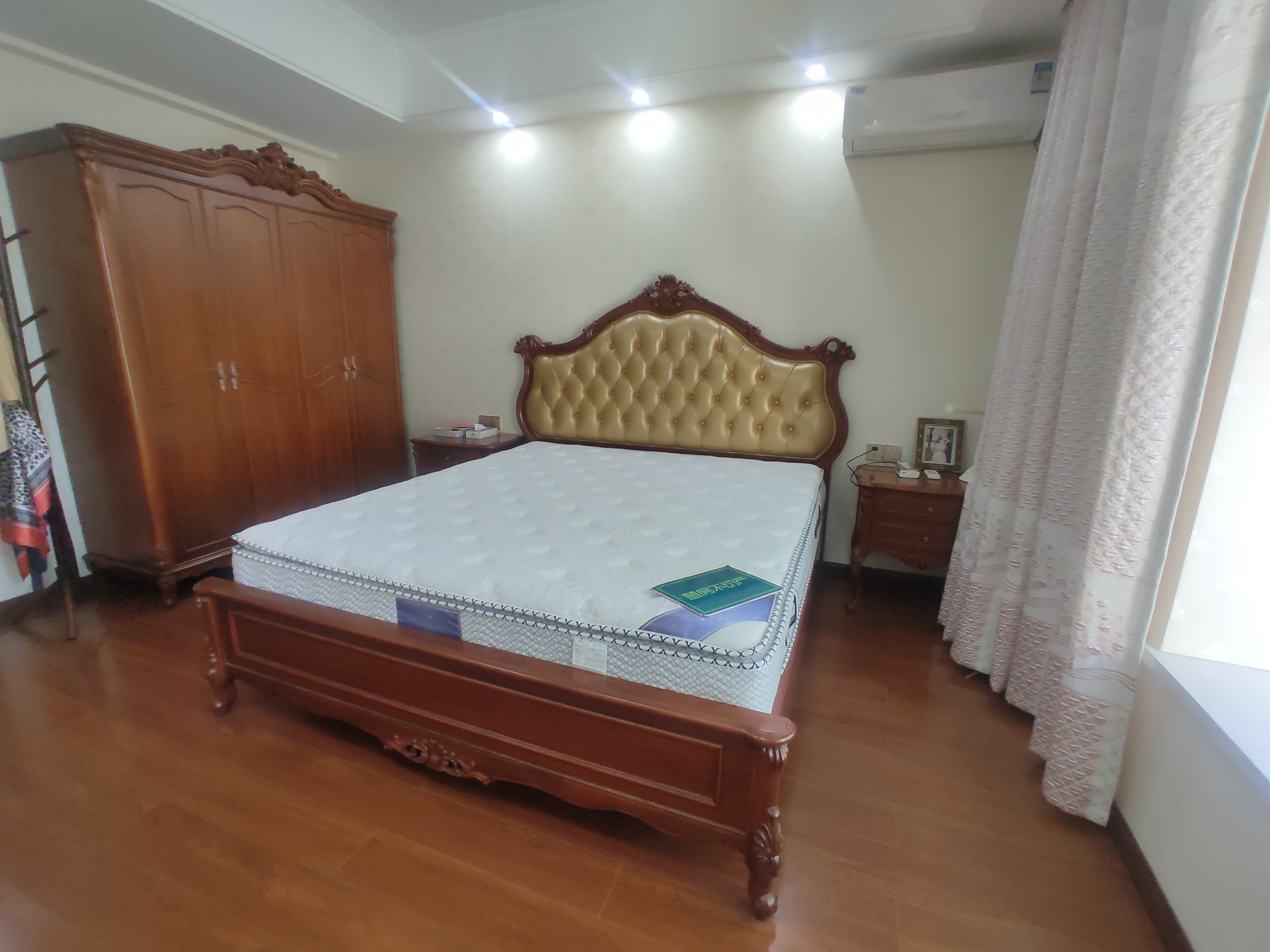 新城一号电梯洋房一梯一户装修好大平层环境优美南北通透证件满二