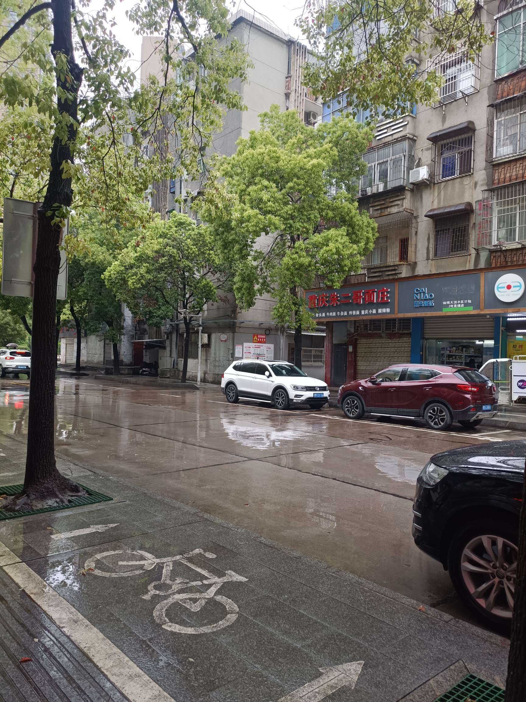 实验二晓，老三中，大洪小区，步梯好楼层，诚心出售