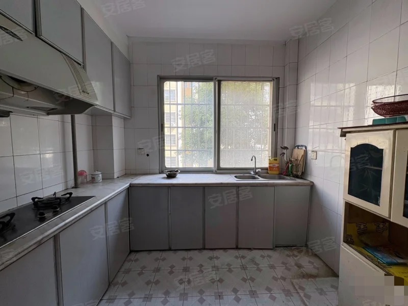 急售！德政园，步梯好楼层2楼，精装三房，有证满二，单价不到3000，看中能谈