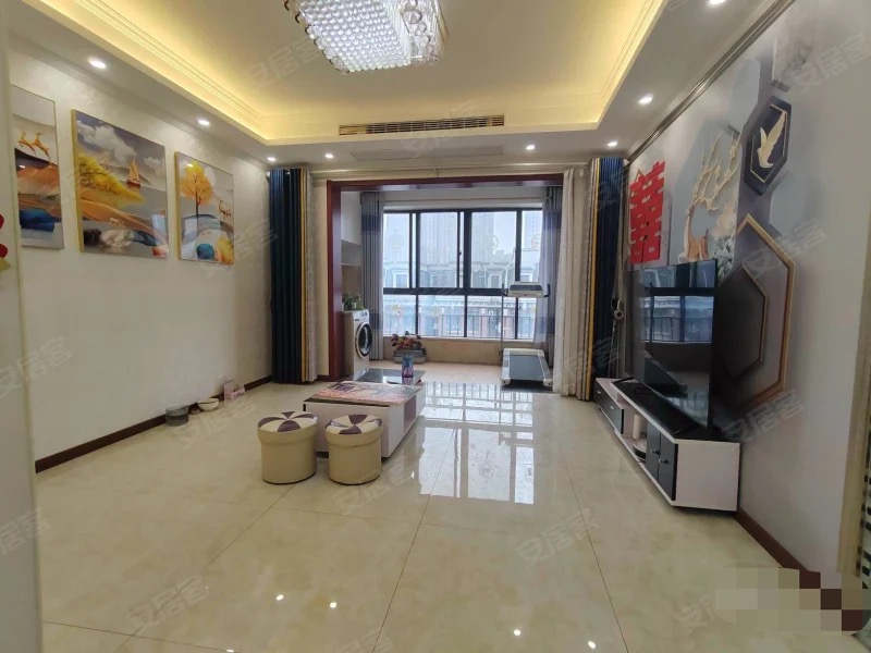 城南，新街电梯花园洋房，精装三房两卫，一梯两户车，采光好，证满二