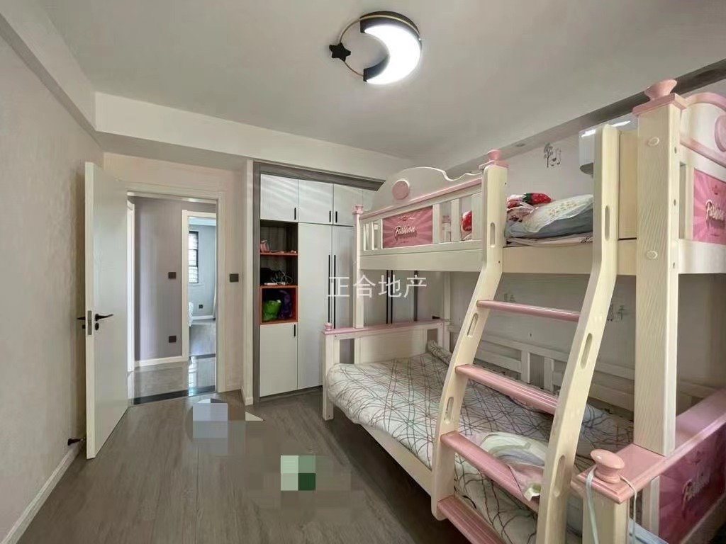 167，急售，森林国际，湖景房，双阳台，精装三房，9成新，电梯中层，满二