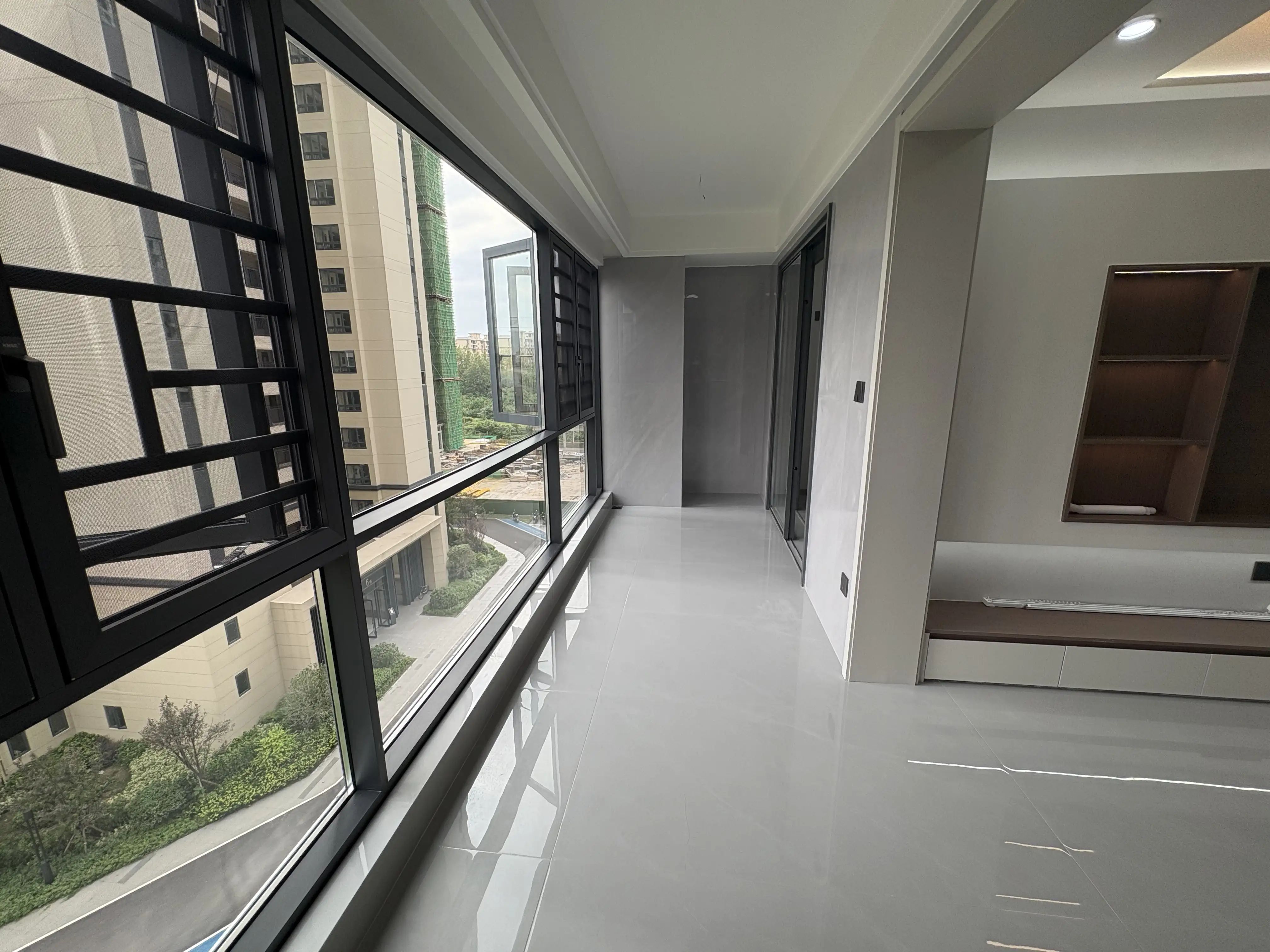 南城，次新小区，单价4字头，精装三房两卫，边户，带车位，价美