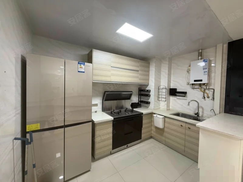 城南，颐和公馆，复式，精装三房两卫，楼层好，业主诚心出售，证满二，成色新