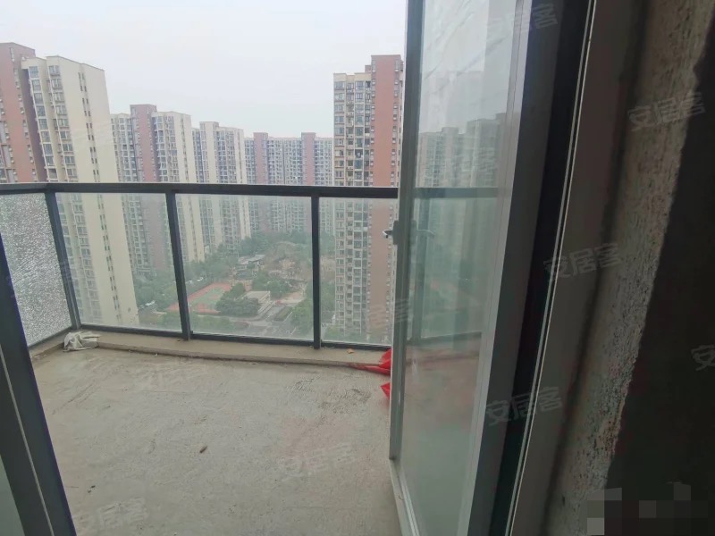 338，城南，蓝天白云，次新小区，毛坯3房2厅2卫，单价5700+，证满二，捡漏