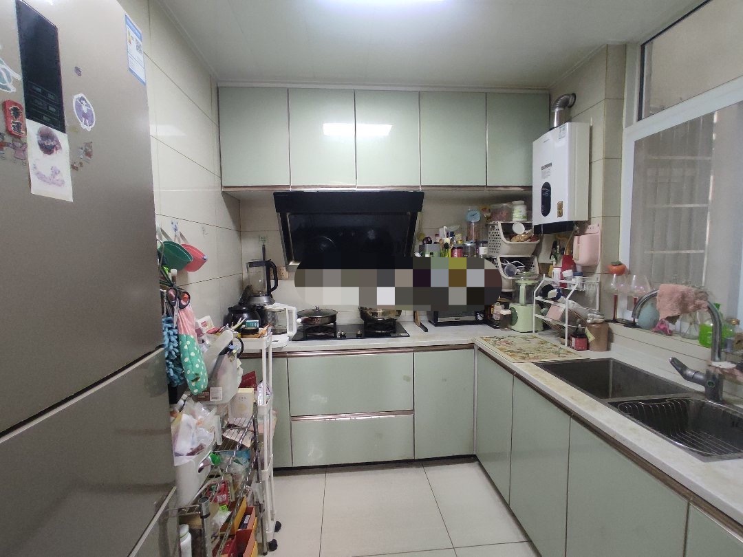 急售降价降价了，城南，小高层电梯9楼，南北通透，采光好拎包入住，精装3房2厅