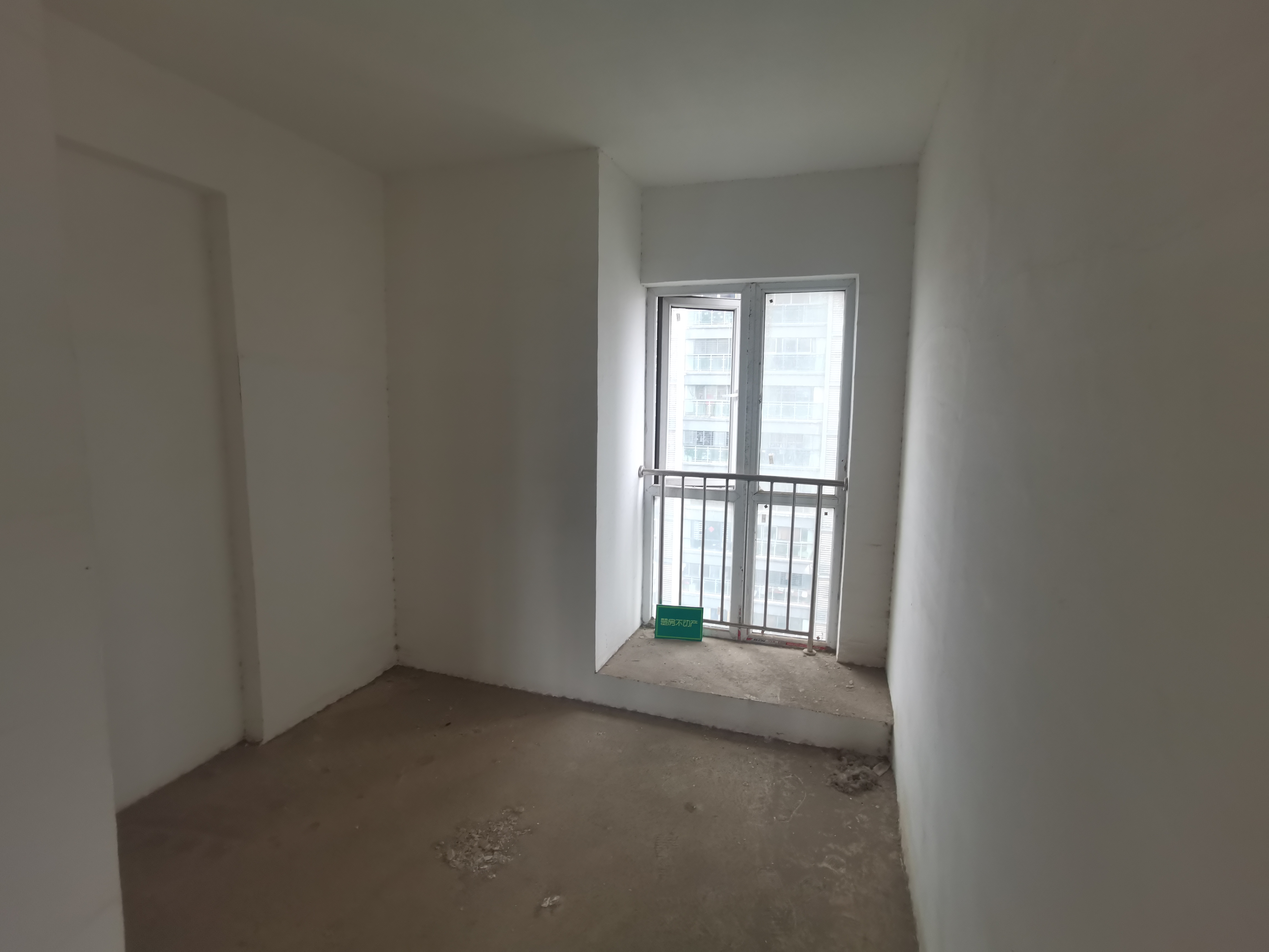 福星城毛坯大三房老证看房方便