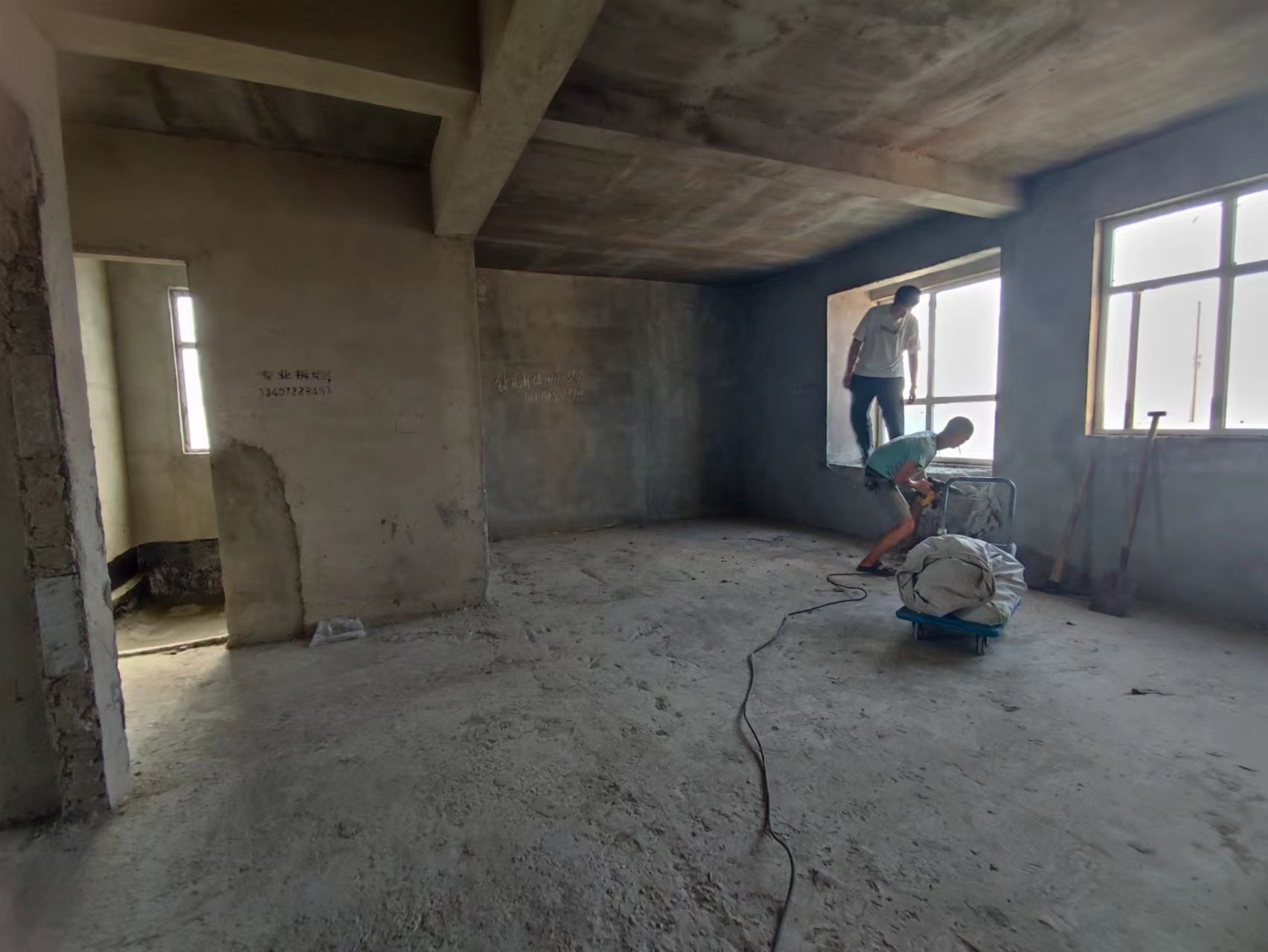 沔阳清华园大4房带车位南北通透北面看孩子教室南面看河景