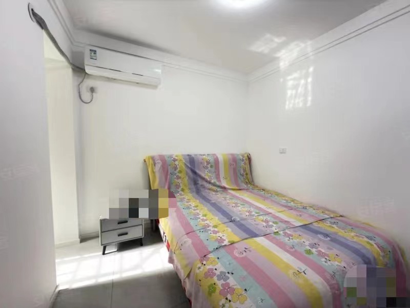 急售，检漏，新城‮号壹‬四期，​湖景房，精‮三装‬房，业主‬自装，中间楼层，9.9成新