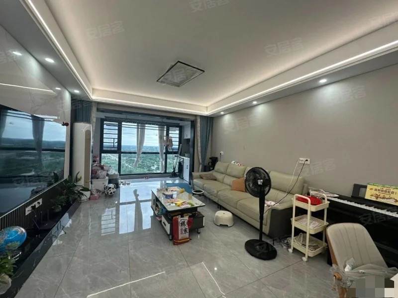 ？亏本出售，沔阳公园旁，清华园，精装3房2卫，成色新，证满二