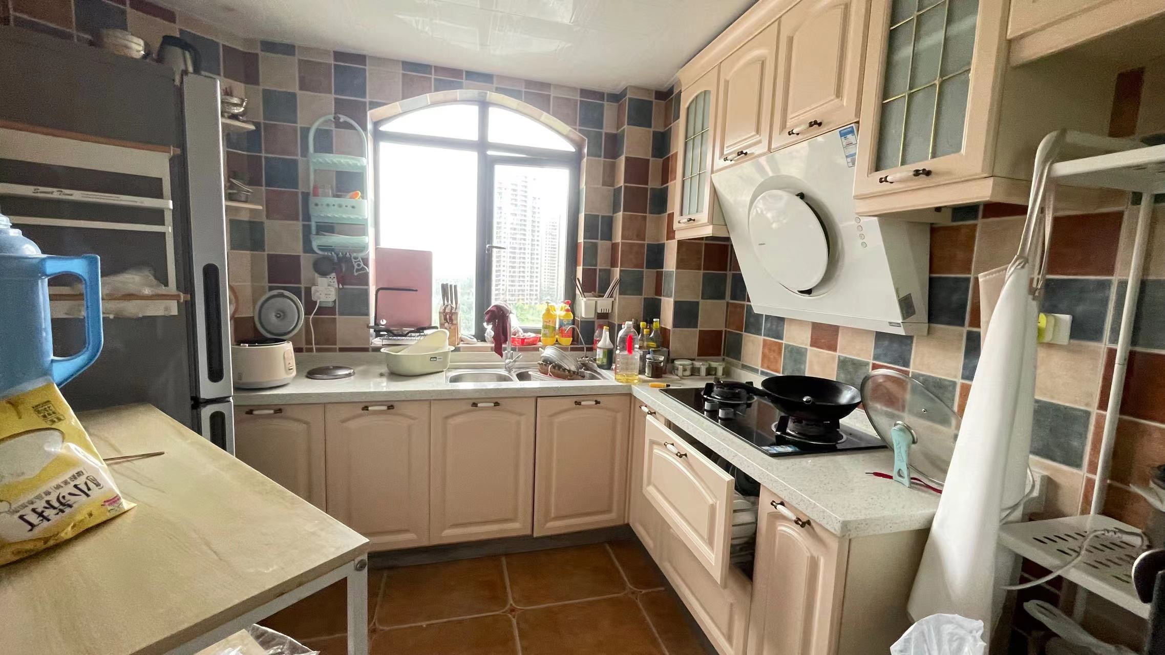 绿地华庭傲城.全屋品牌定制.三房两卫带衣帽间.证件满二.看房方便