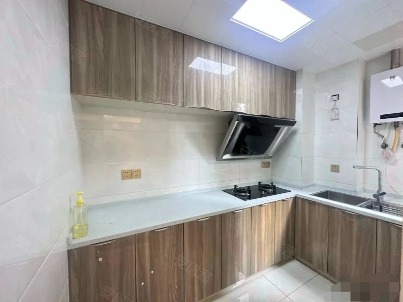 城南，森林国际，精装3房2卫！成色新，送个露台，诚心出售，证满二