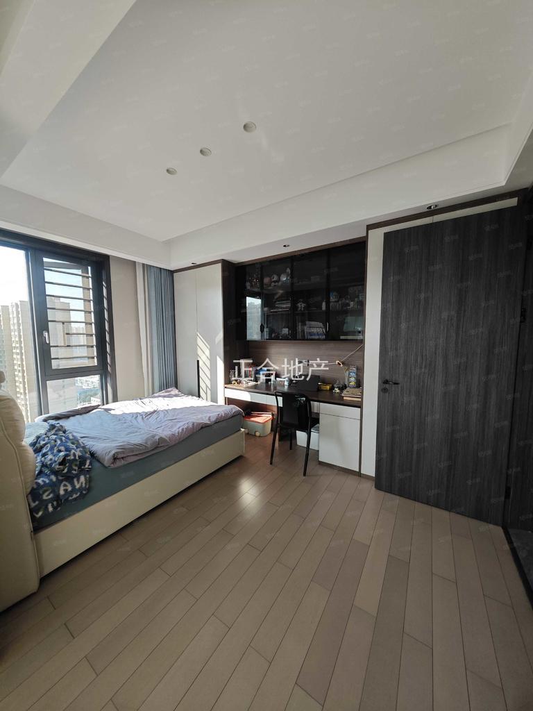 御台公馆245平5房豪装好楼层满五