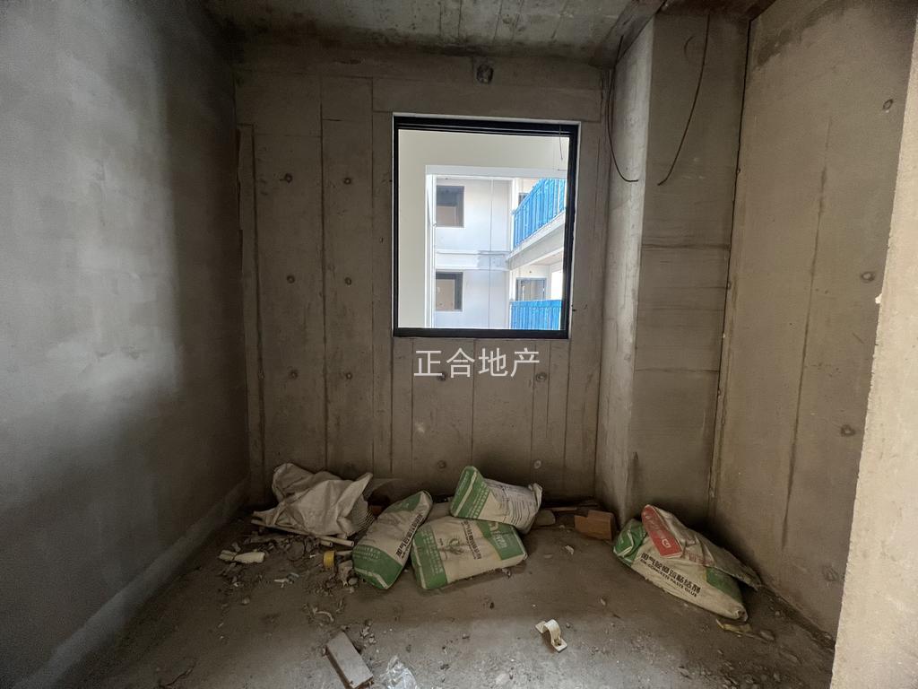 城南，吾悦华府现房，毛坯3房2卫，中户，中高楼层，房东包满二过户