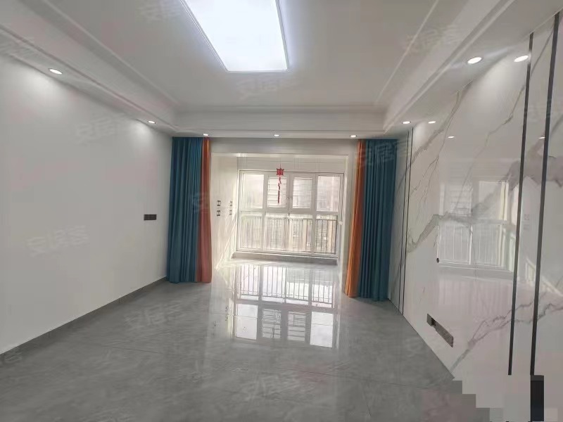 吾悦旁，元泰未来城B2，全新装修，电梯好楼层 22楼 ，捡漏，采光好