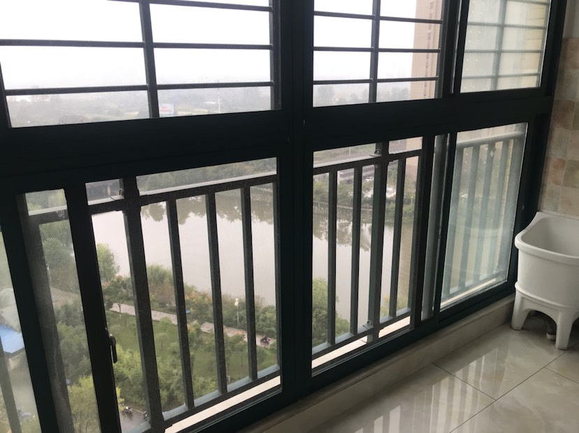 新城壹号4期四室两厅两卫两阳台 装修房子保养的好光线好上学方便