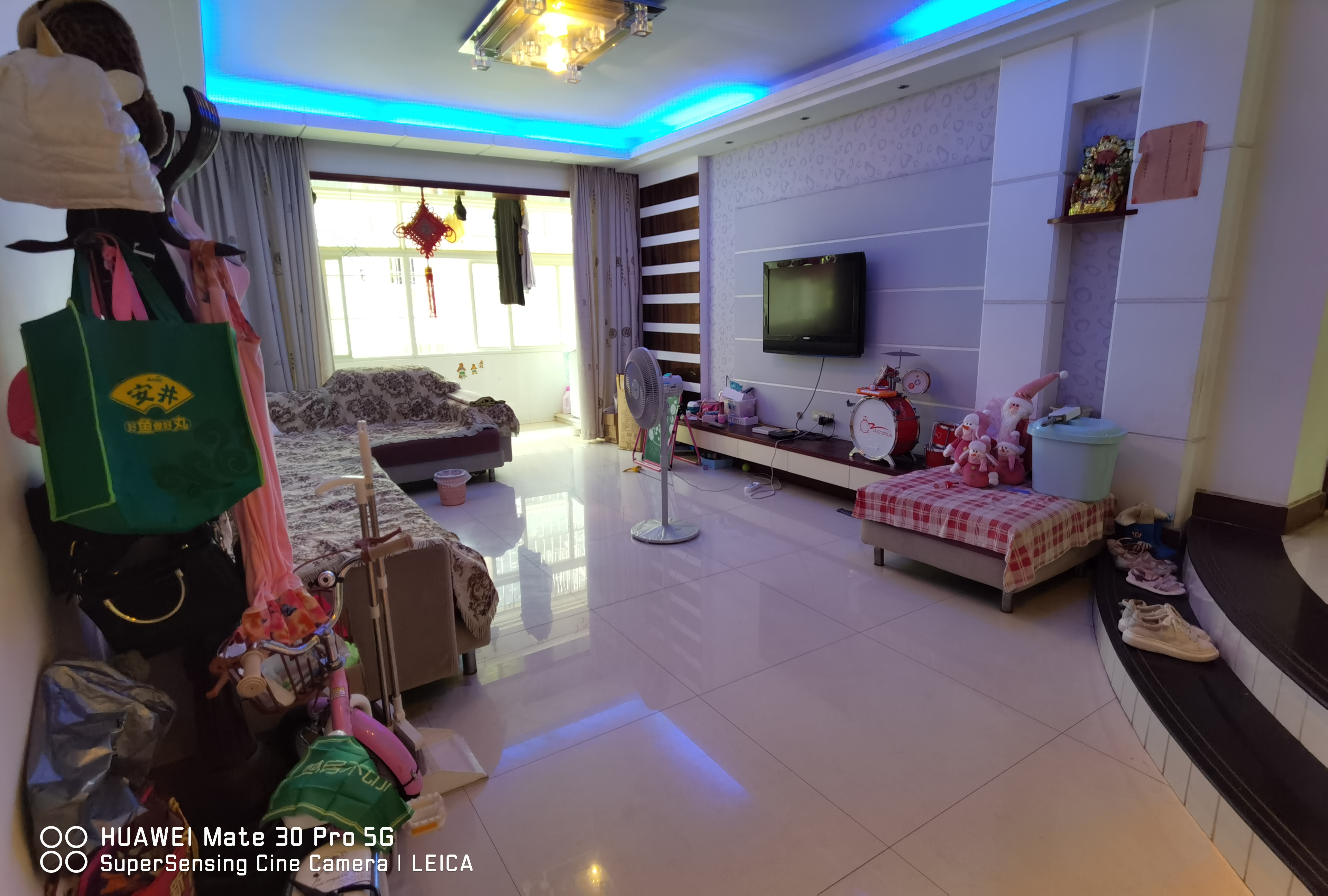 宏达小区  步梯中层  拎包入住  小区有停车位 出行方便 带个二十三平左右的地下室