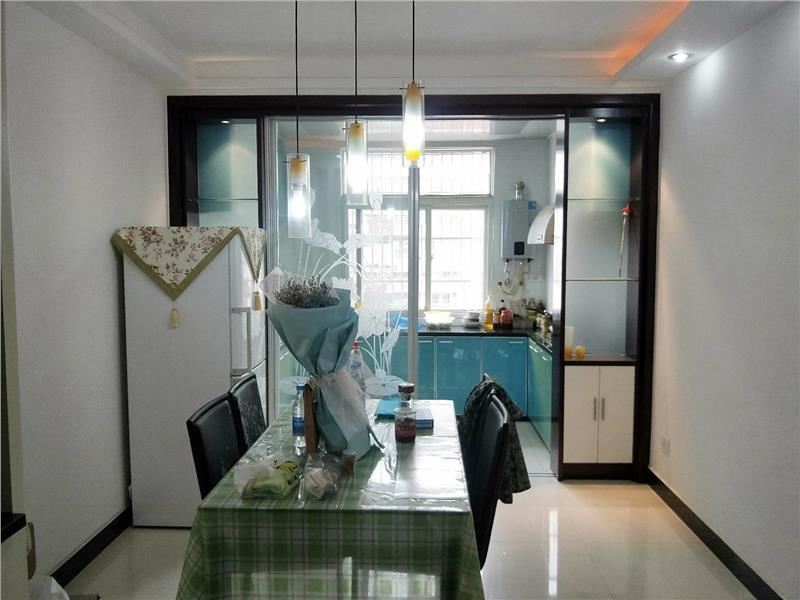 永兴小区，三房两厅两卫，室内装修精美，证满两年，看房方便，周边配套完善