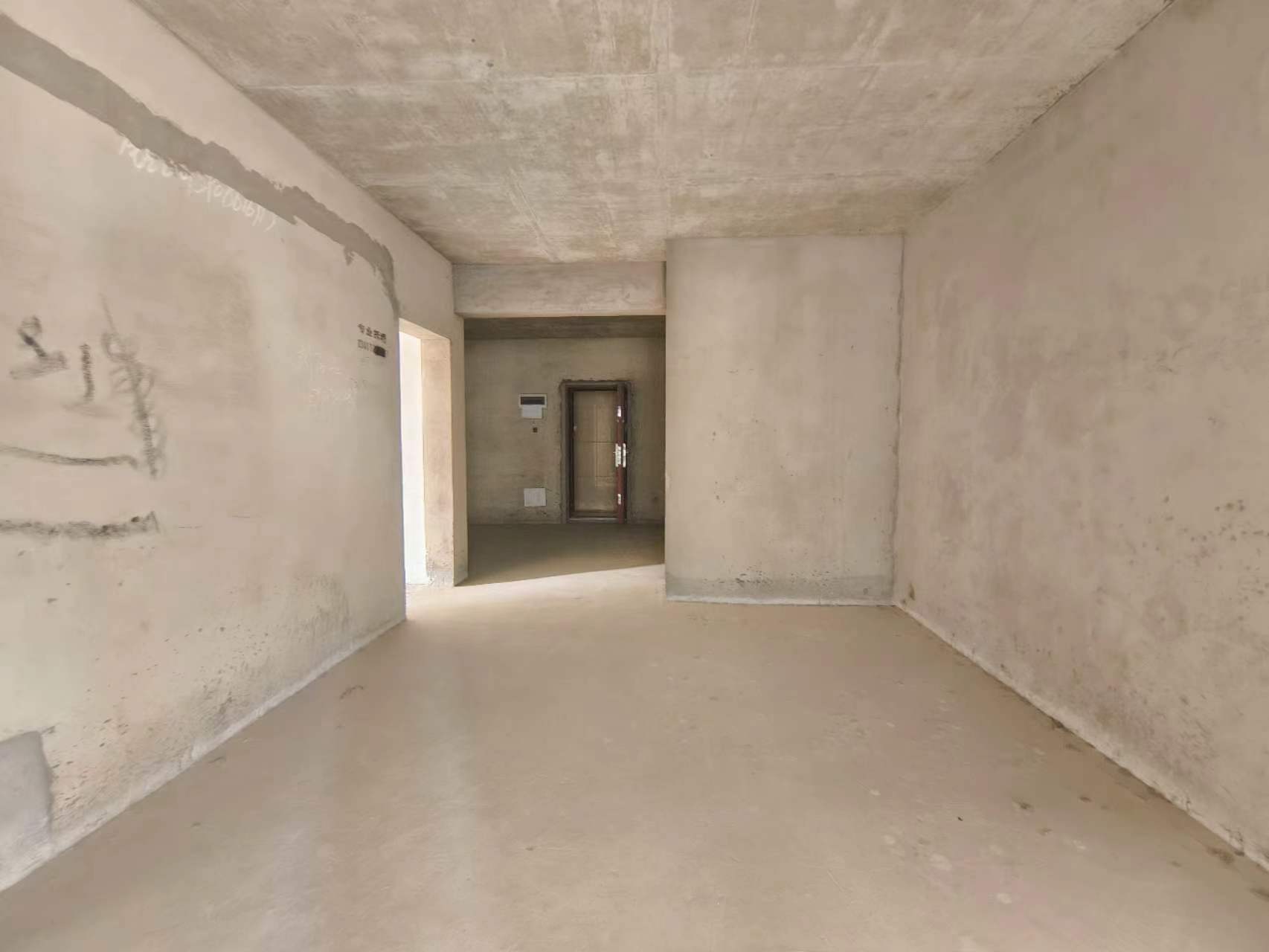 银湖城.毛坯三房.证件满二.看房方便