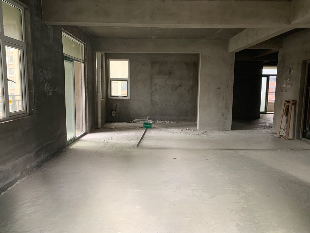 元泰湖景毛坯大三房中高好楼层！