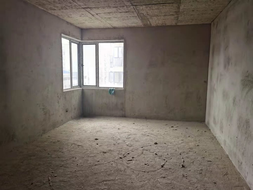 金域城邦毛坯小三房户型方正采光好